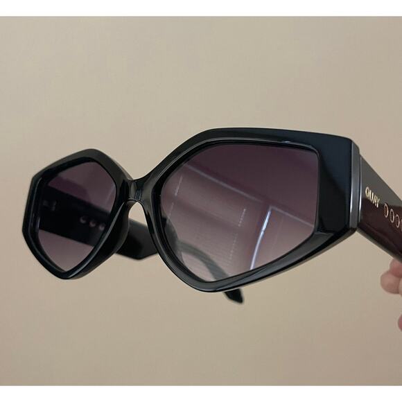 New QUAY Hot Gossip Womens Black Smoke Lens Geometric Sunglasses main image 11